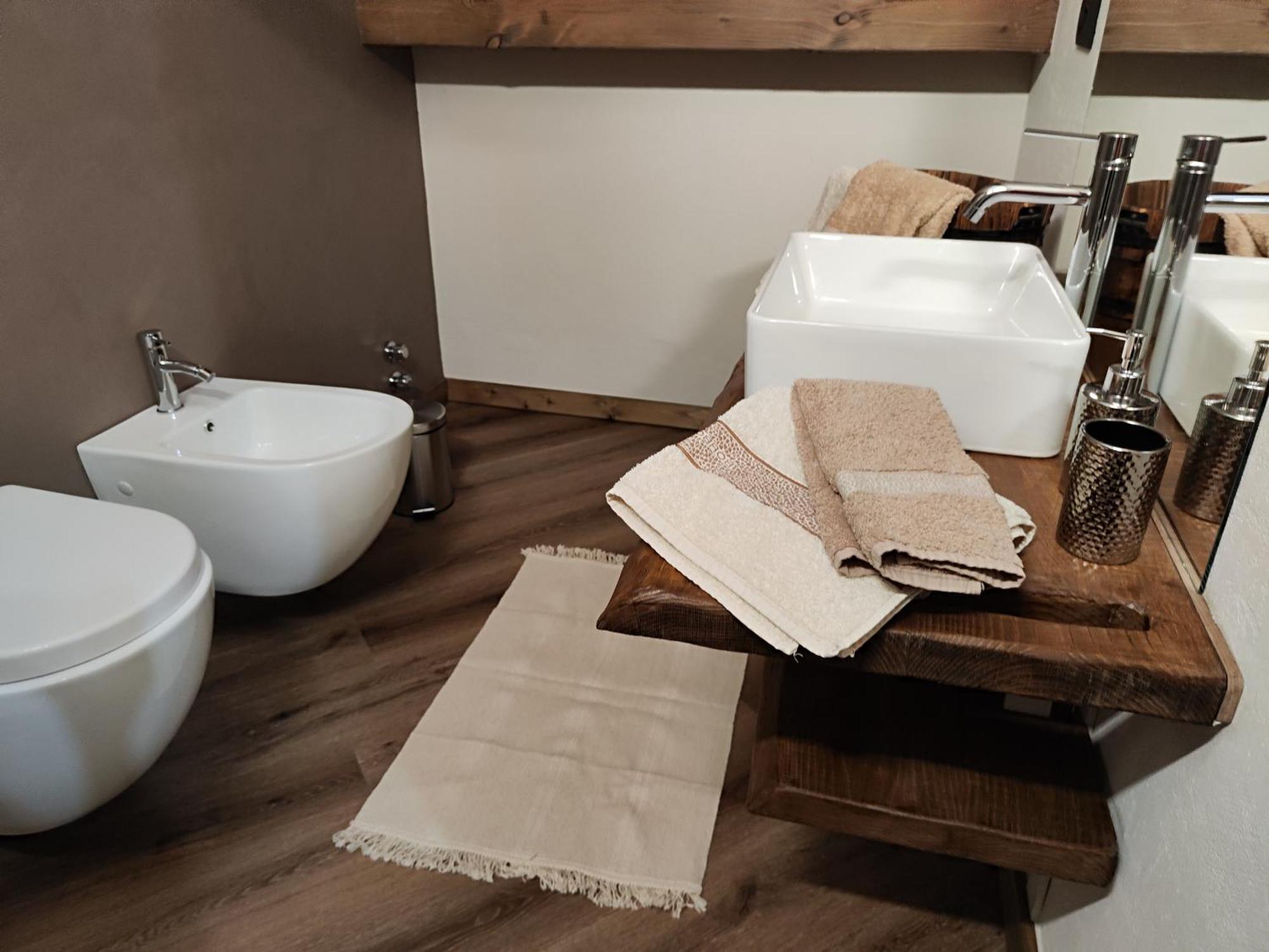 A Casa Da Elide Hotell Aymavilles Rum bild